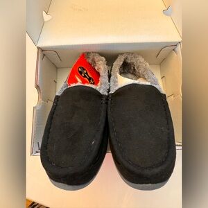 Deer Stags Slipperooz. NWT. Size 1M. Wonderfully Warm. Indoor/Outdoor sole.